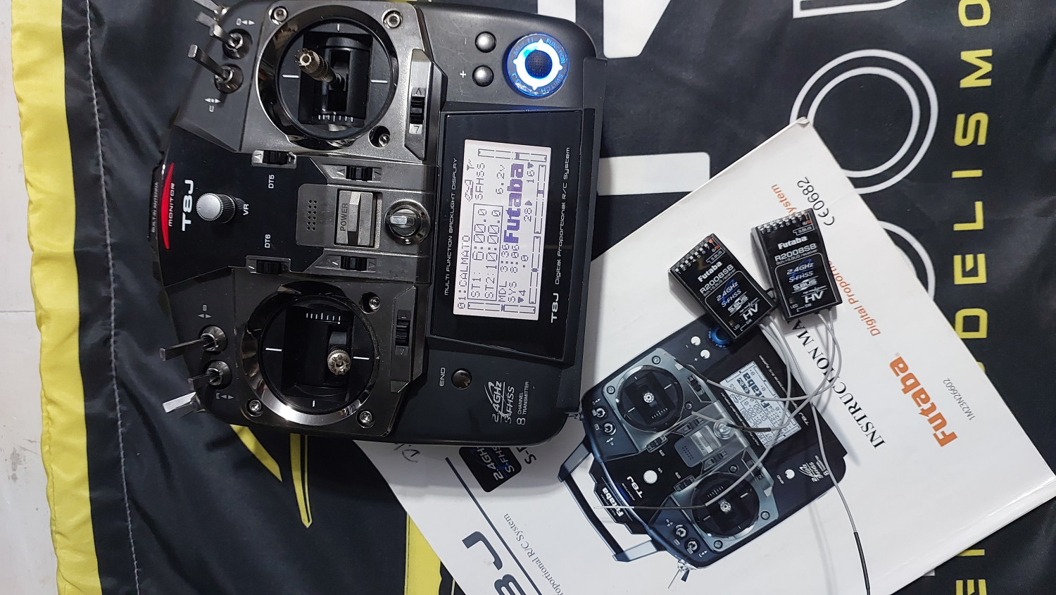 Radio controle Futaba 8J